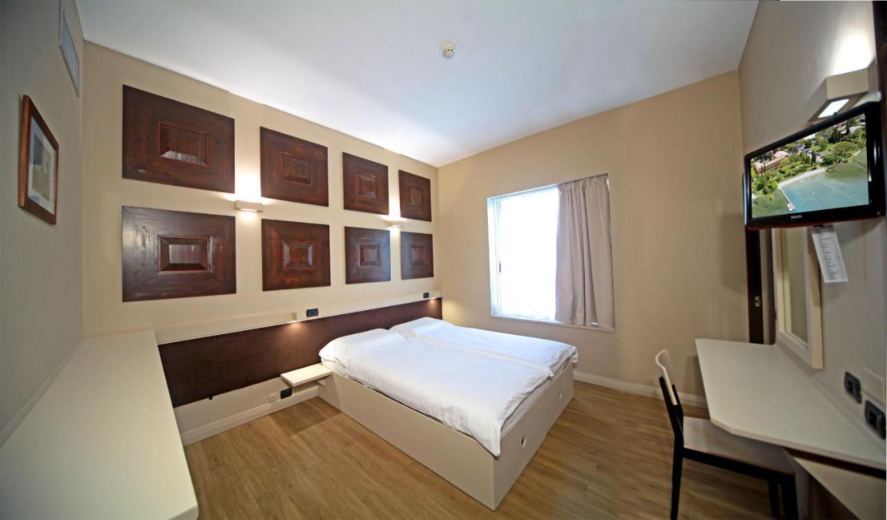 Hotel La Pauel Σιρμιόνε Εξωτερικό φωτογραφία